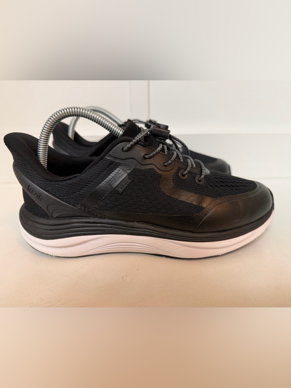 Kizik Shoes Women’s London Black Sneakers Hands Free Slip On Size 8 Wide